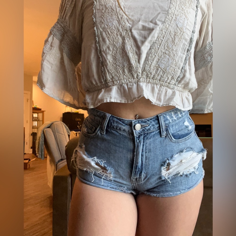 Cello Daisy dukes light wash